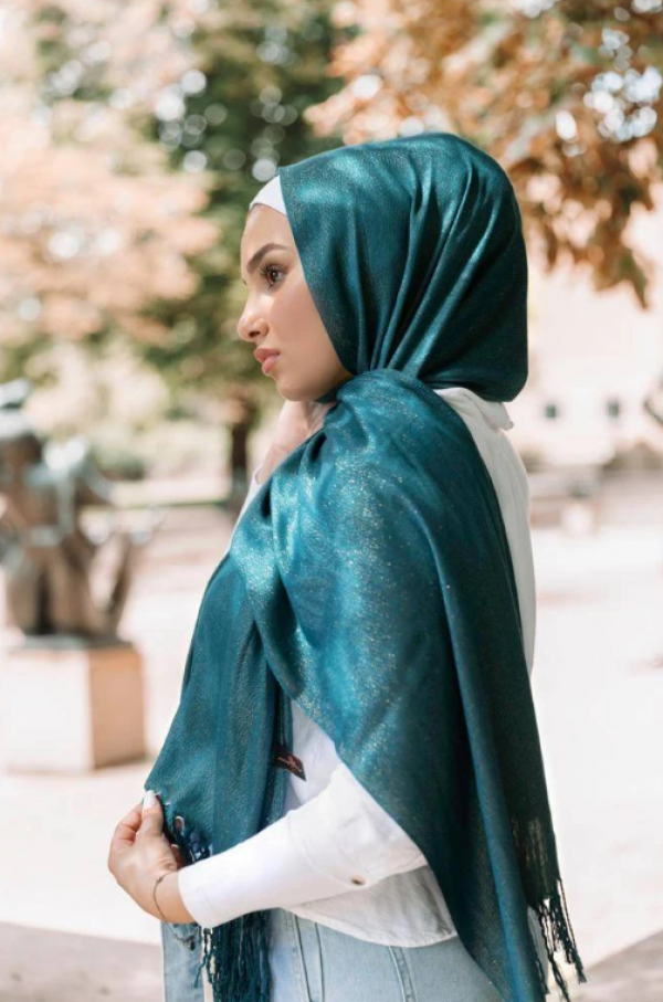 Hijab Glitter untuk Kilauan Glam